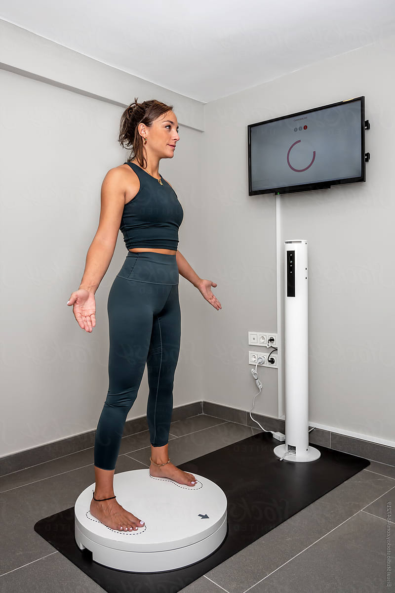 3d-body-scanner A woman on a 3D body scanner